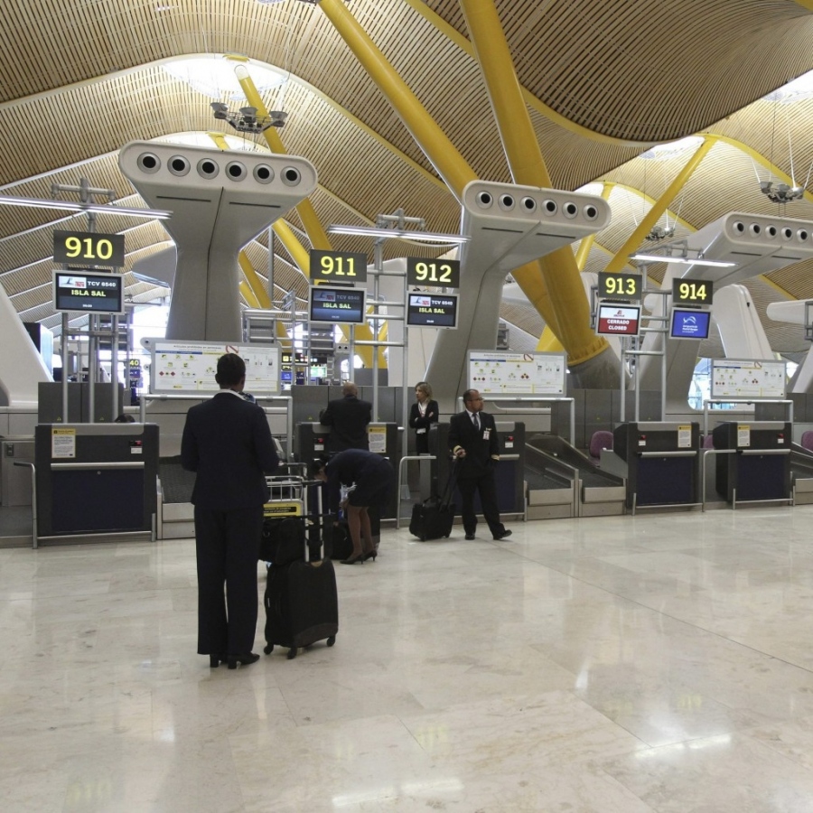 Испанските летищa ще възстановят трафика си отпреди пандемията до края на 2025 г.